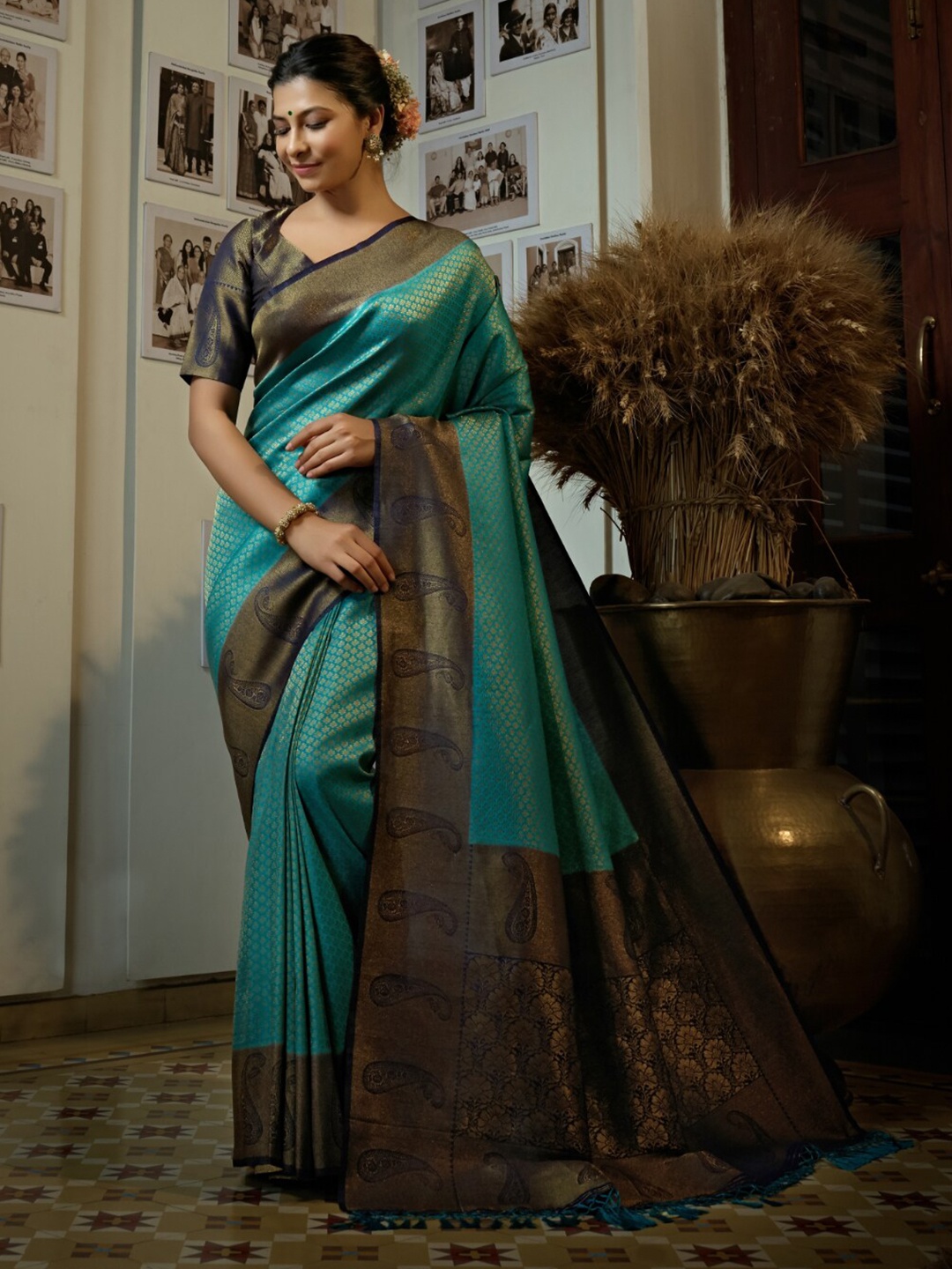 

Vardha Ethnic Woven Design Zari Kanjeevaram Saree, Blue