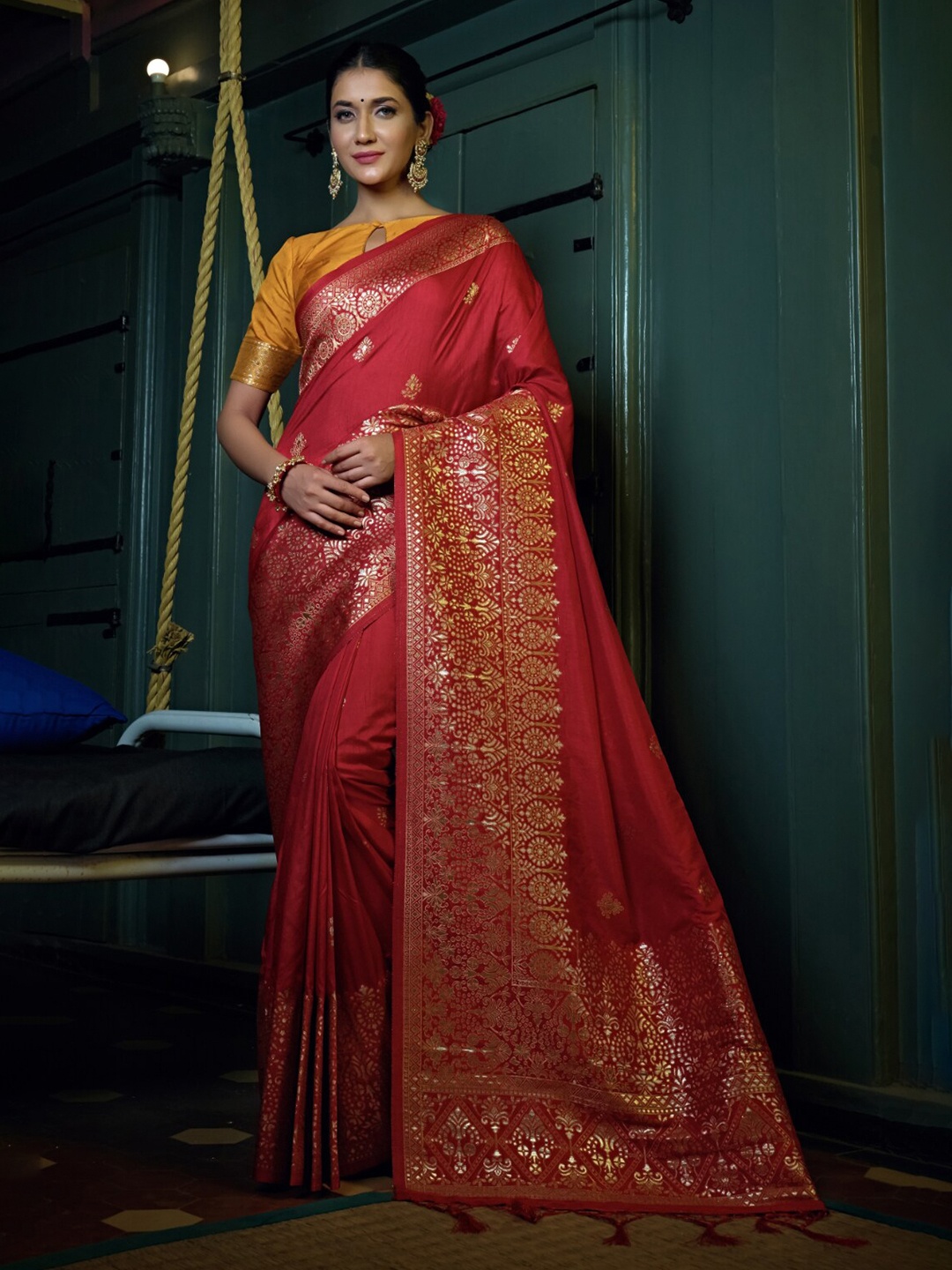 

Vardha Ethnic Motifs Woven Design Zari Banarasi Saree, Red