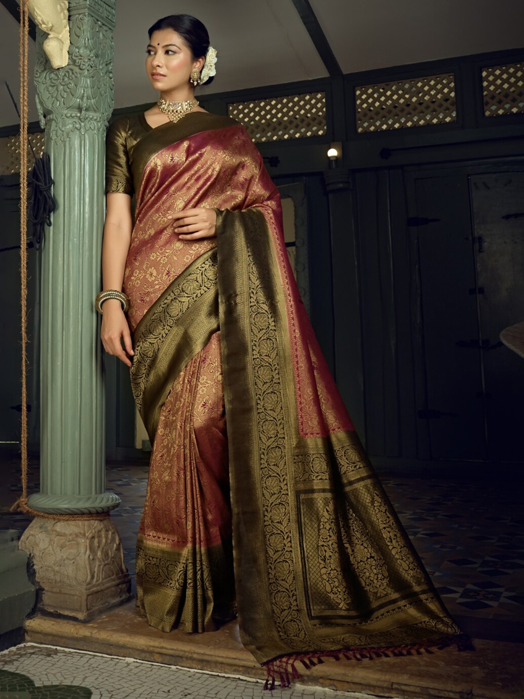 

Vardha Foral Woven Design Zari Kanjeevaram Saree, Maroon