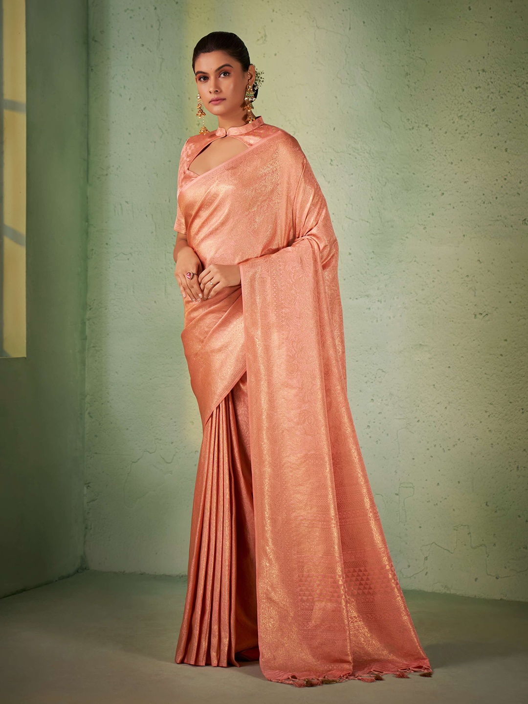 

Vardha Ethnic Motifs Zari Silk Blend Kanjeevaram Saree With Tassel, Pink