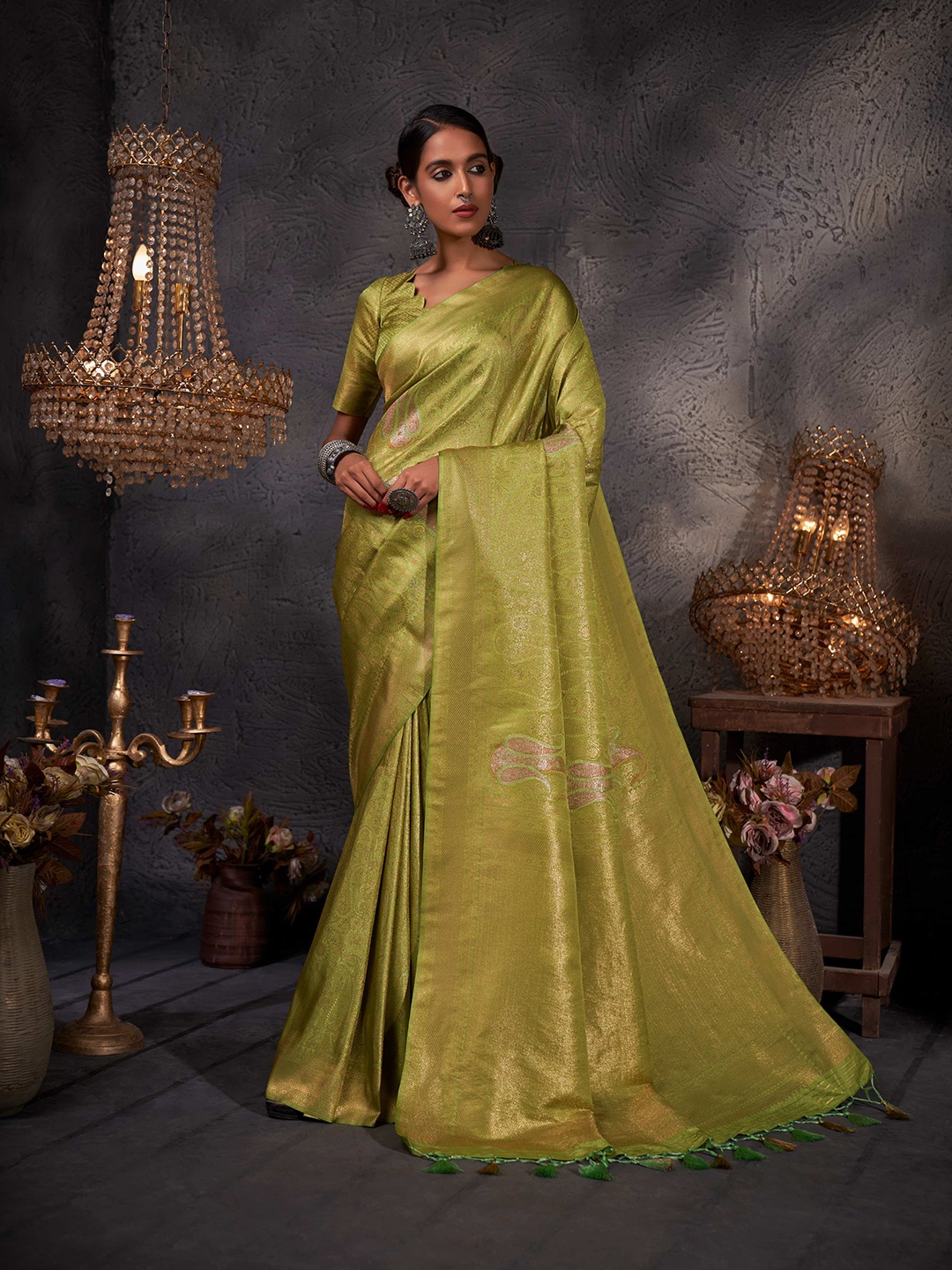 

Vardha Paisley Woven Design Zari Kanjeevaram Saree, Green