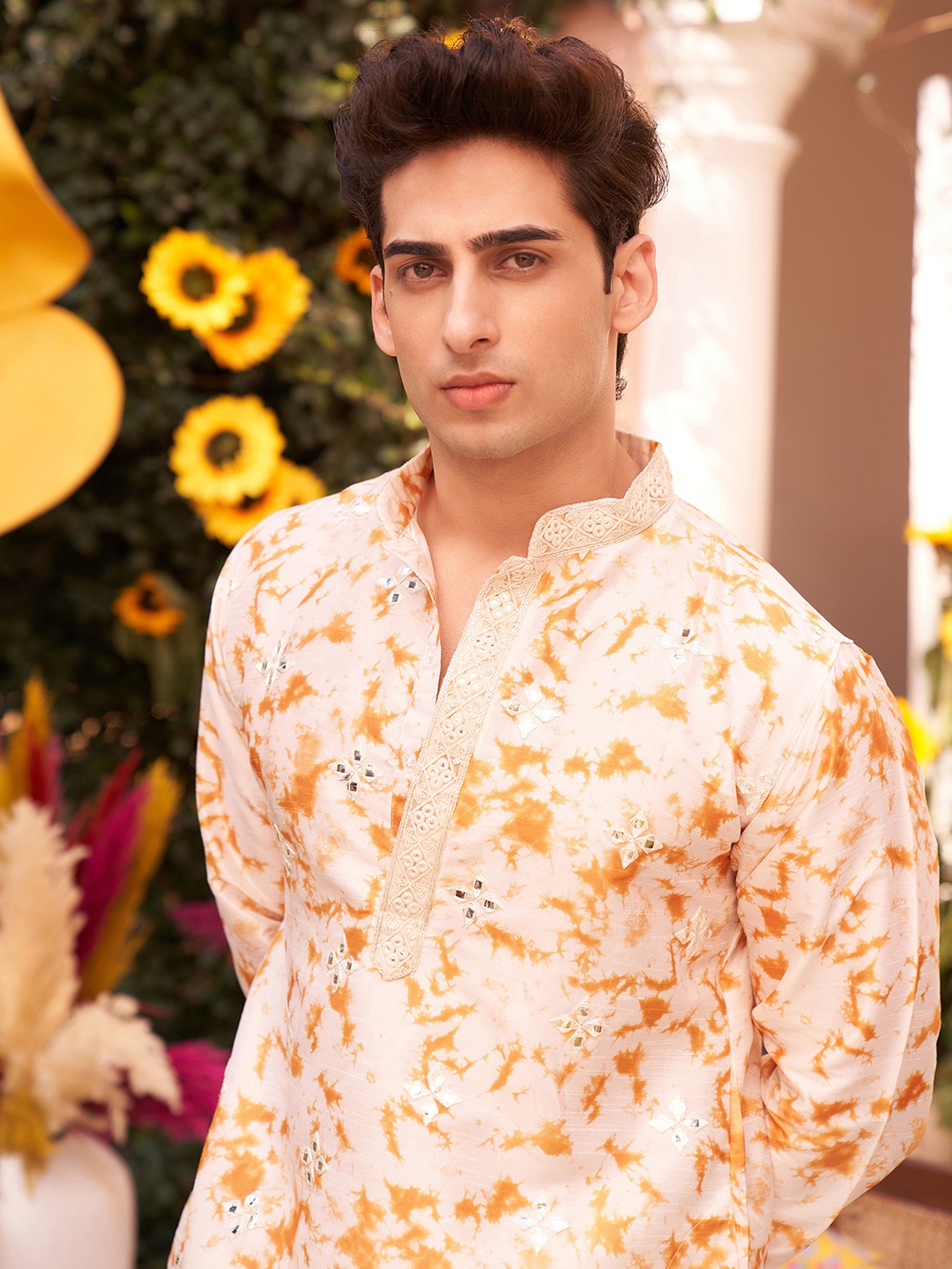 

KISAH Men Printed Regular Fit Mirror Work Kurta, White