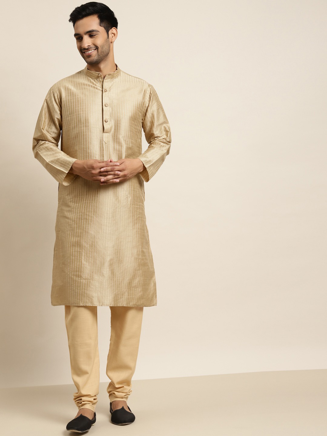 

SOJANYA Mandarin Collar Striped Thread Work Kurta, Gold