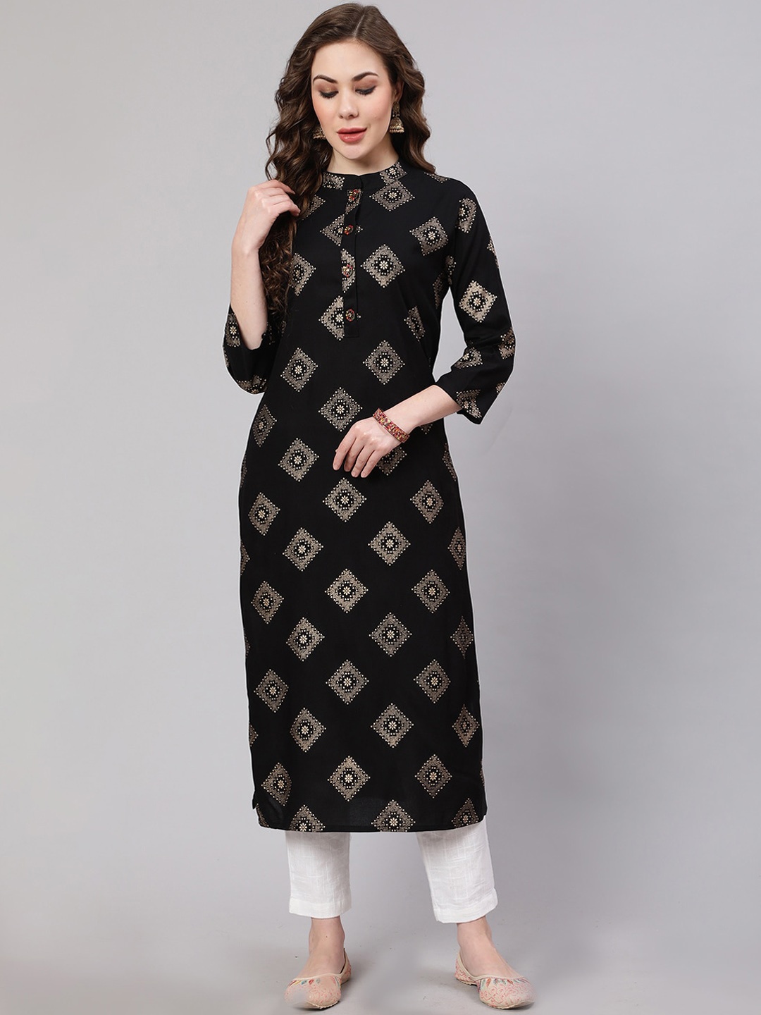 

Pankvi Ethnic Motifs Foil Printed Mandarin Collar Straight Kurta, Black