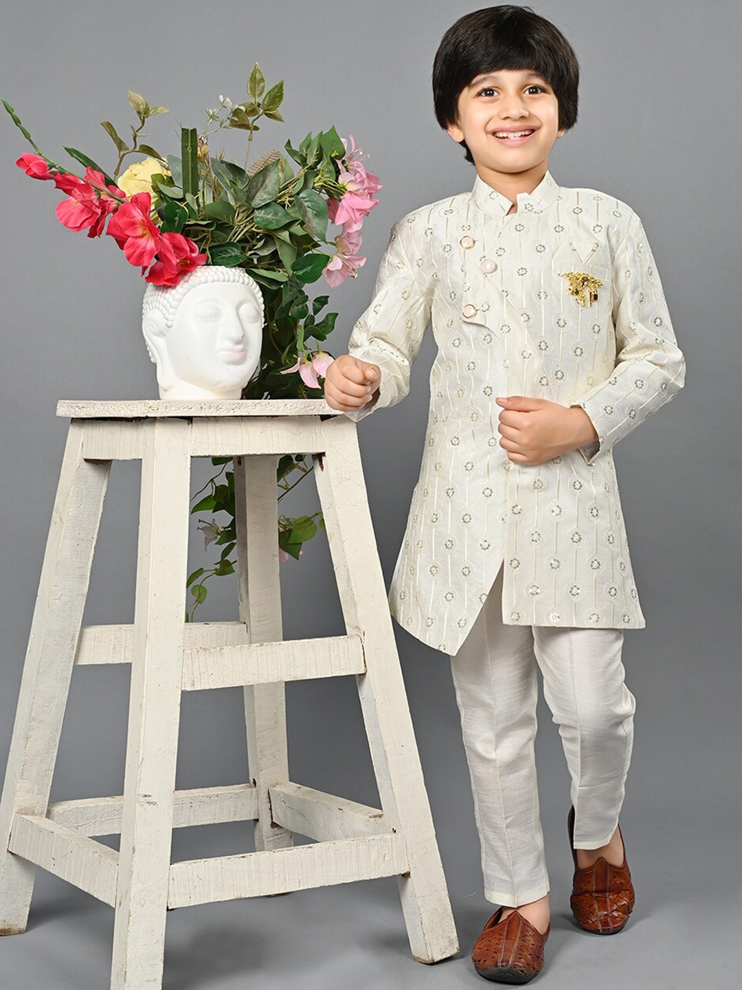 

ahhaaaa Boys Embroidered Indo-Western Sherwani Set, Cream