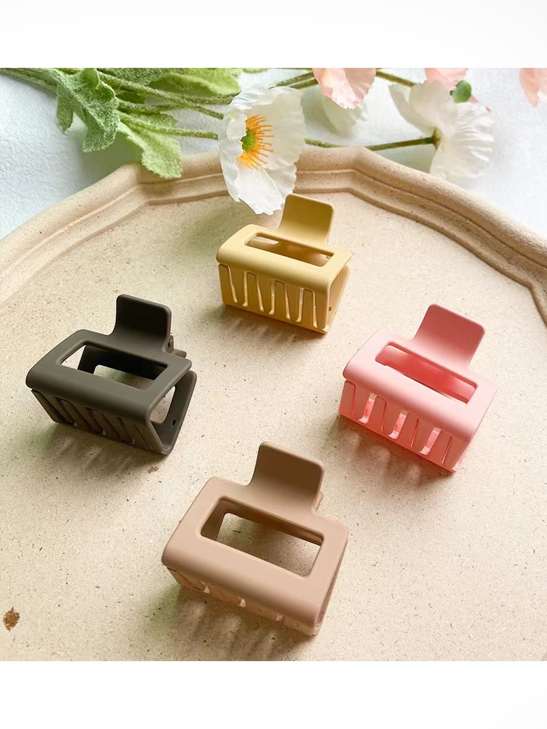 

Krelin Women Set of 4 Claw Clips, Beige