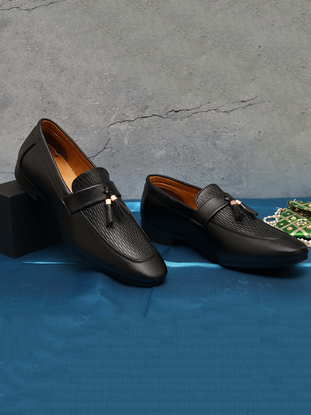 

Killer Men Textured Formal Loafers, Black