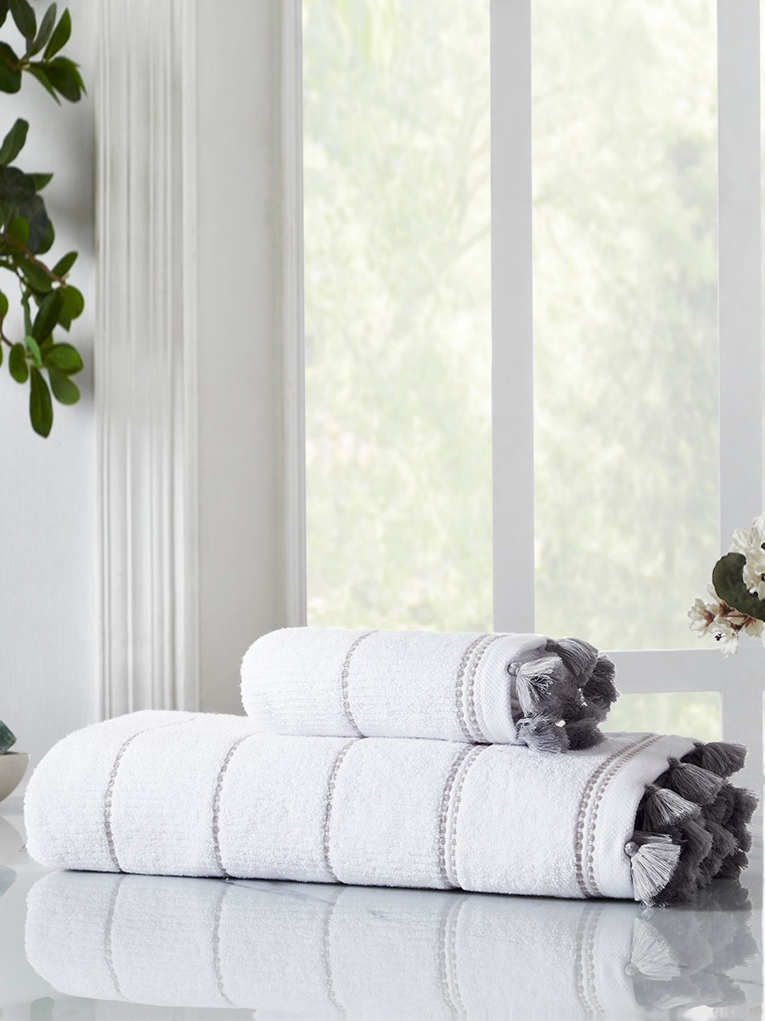 

HOUMN Olivia White Self-Designed 600 GSM Terry Cotton Bath Towel