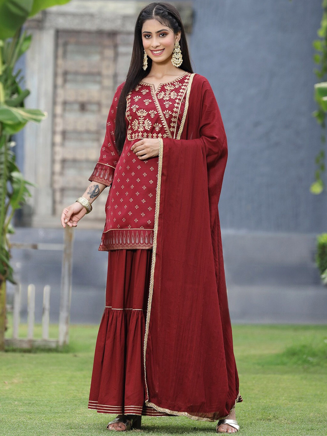 

Juniper Ethnic Motifs Embroidered Notched Neck Kurti with Skirt & Dupatta, Maroon
