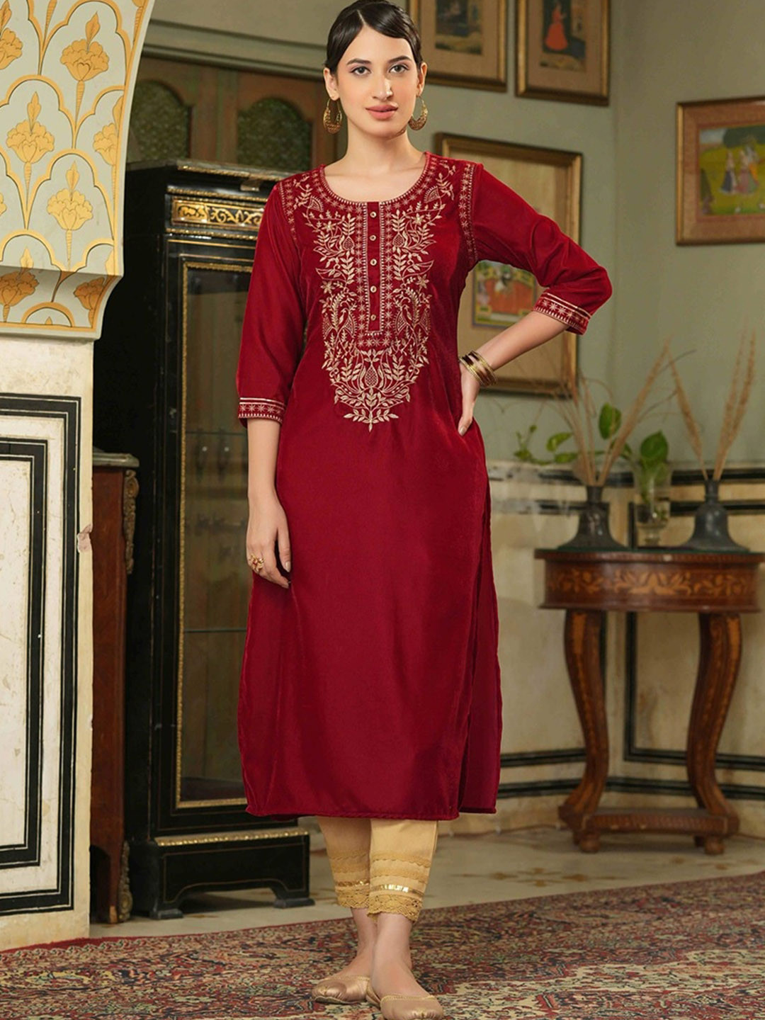 

Juniper Ethnic Motifs Embroidered Velvet Kurta, Maroon