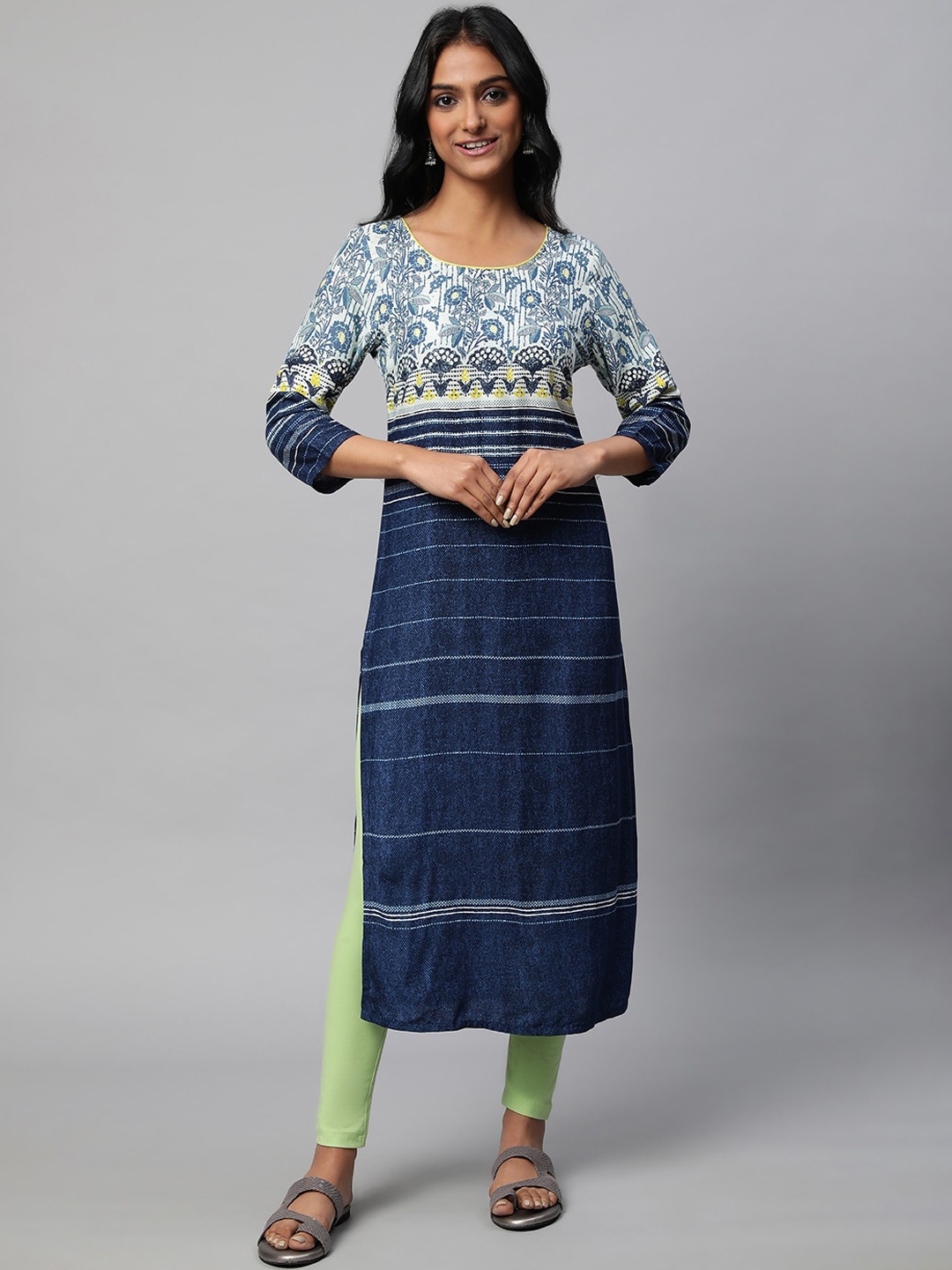 

AURELIA Floral Printed Panelled Straight Kurta, Navy blue