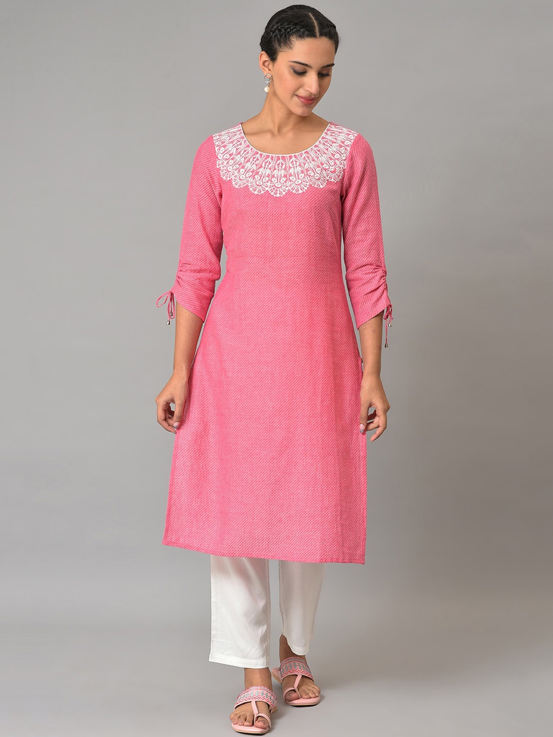 

AURELIA Ethnic Motif Yoke Design Thread Work Straight Kurta, Pink