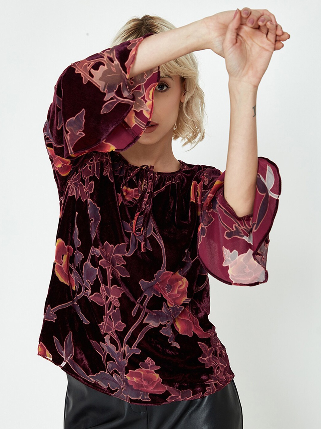 

COVER STORY Floral Print Tie-Up Neck Bell Sleeve Top, Maroon