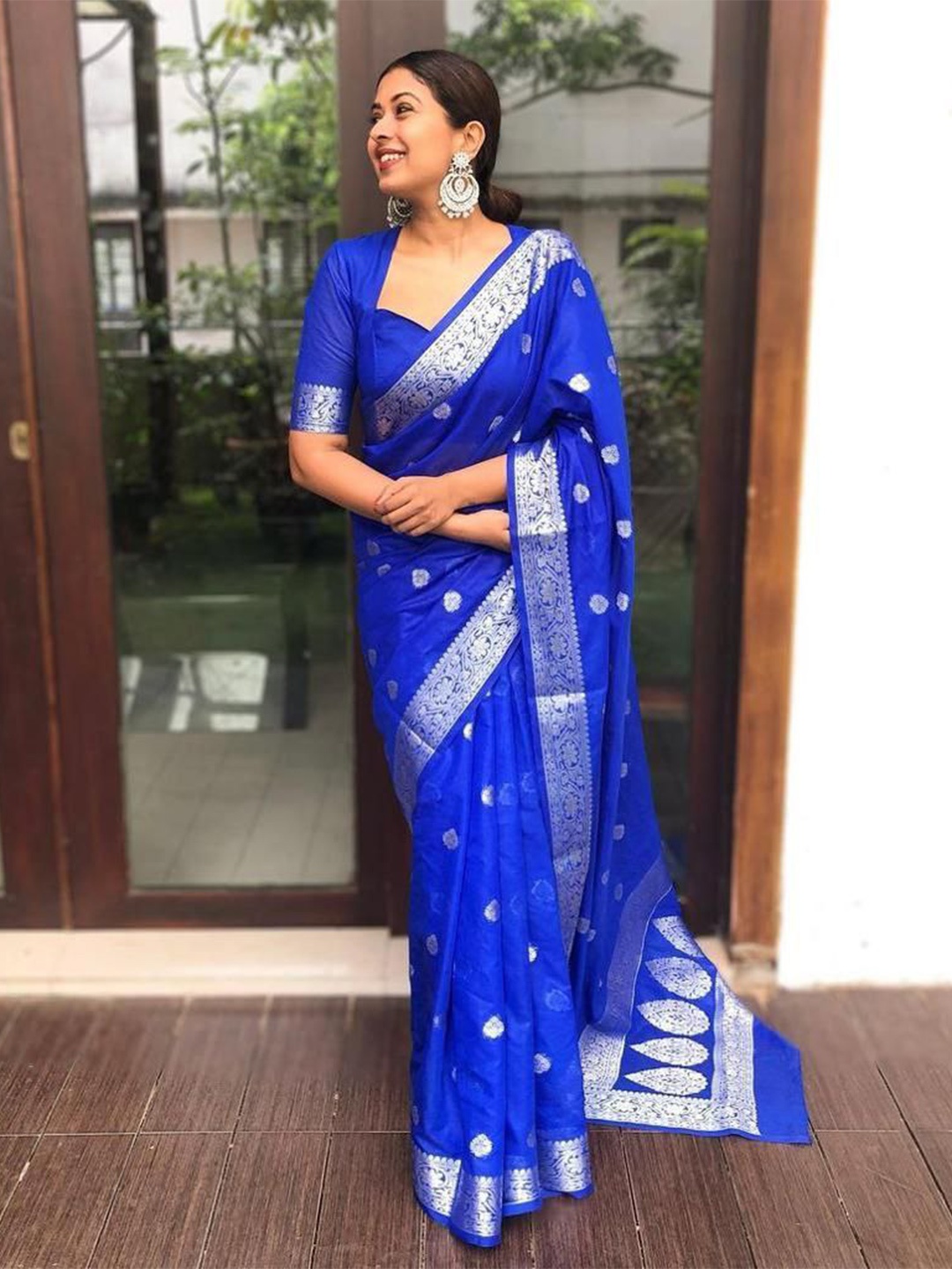 

Anjaneya Sarees Floral Motif Woven Design Zari Banarasi Saree, Blue