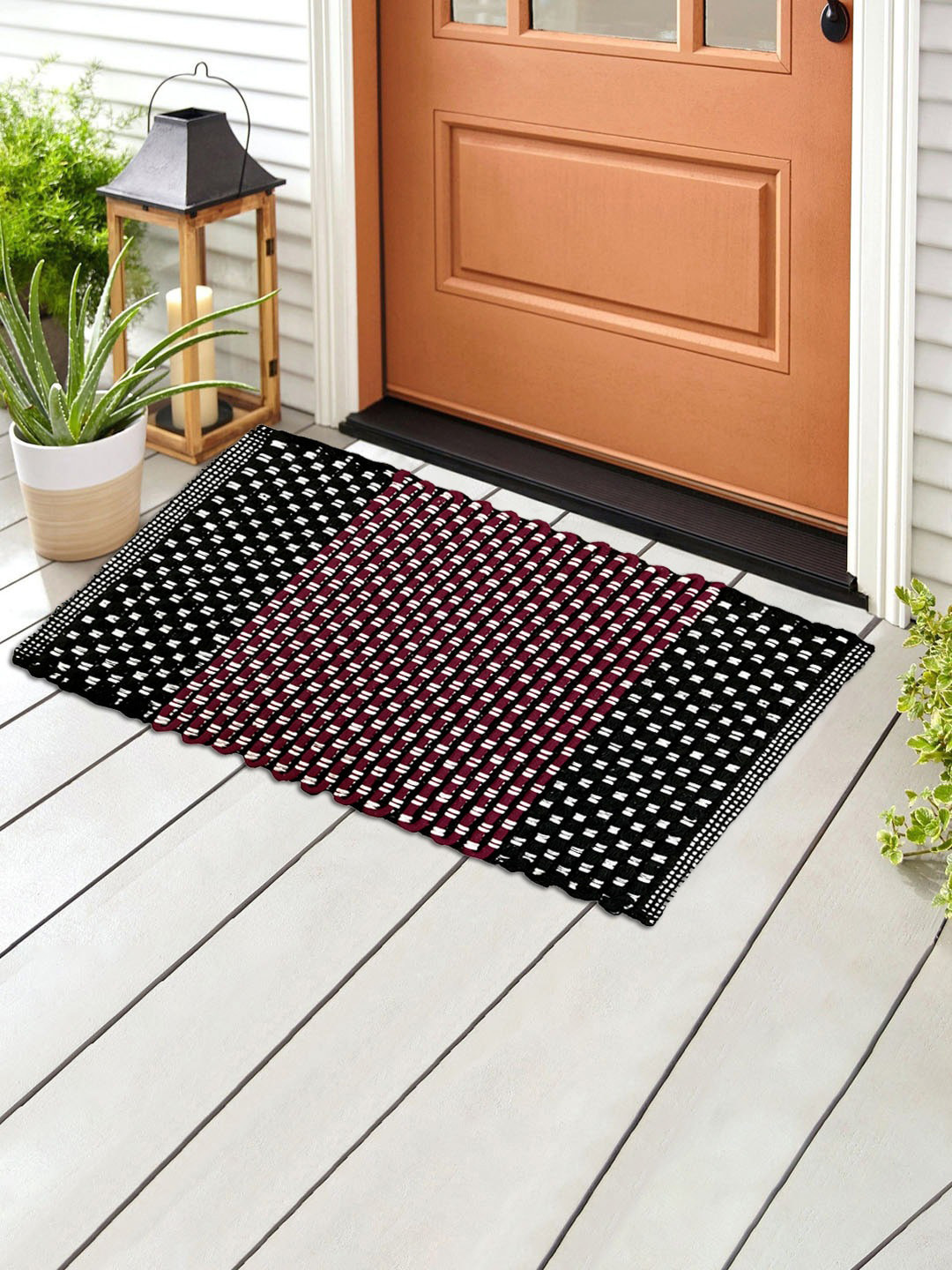 

WEAVERS VILLA Maroon & Black Woven Cotton Doormat