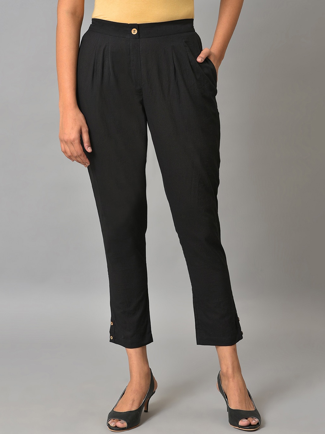 

AURELIA Women Pleated Peg Trousers, Black