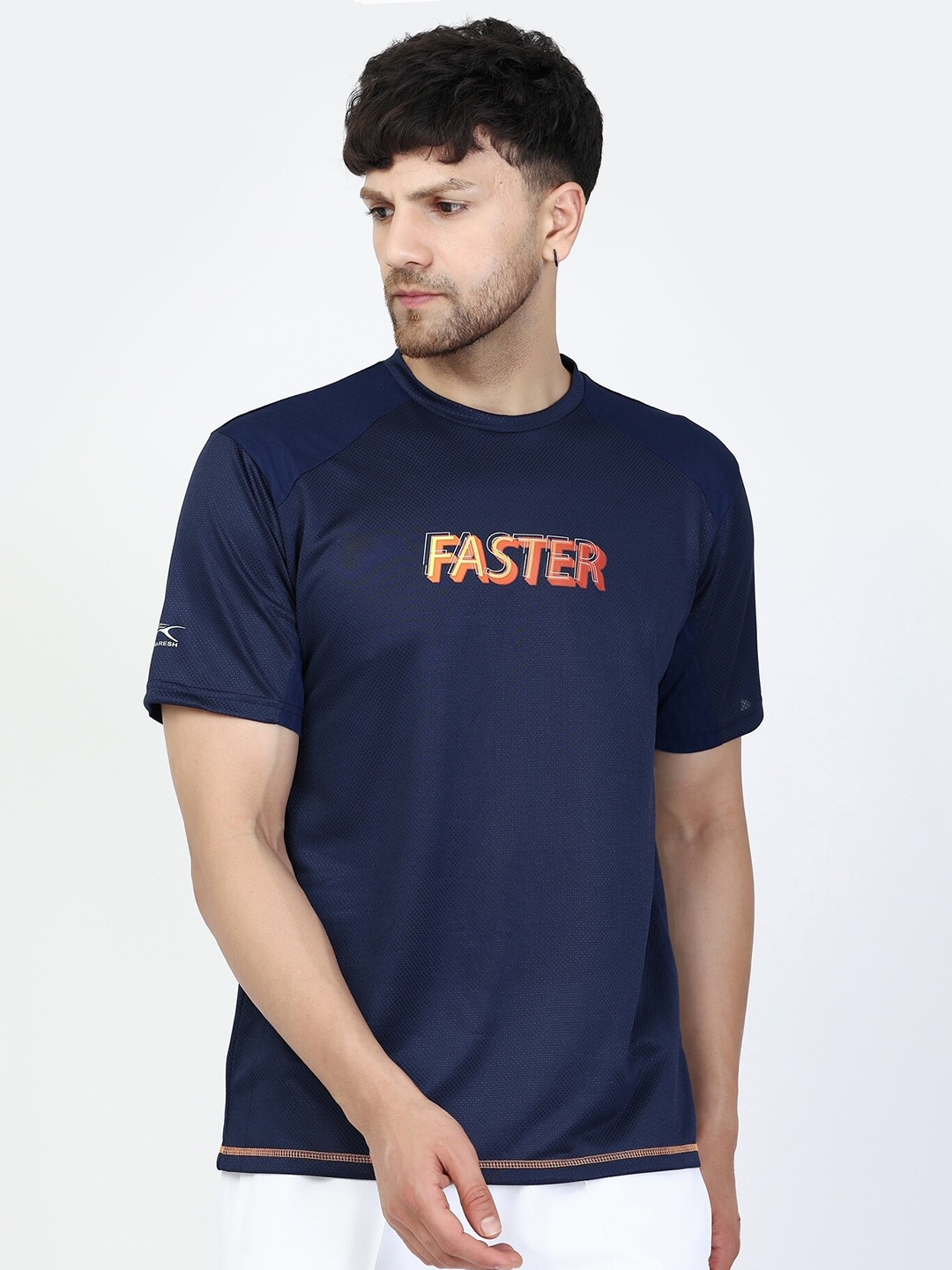 

Shiv Naresh Typography Printed Raglan Sleeves 3D Fit T-Shirt, Navy blue