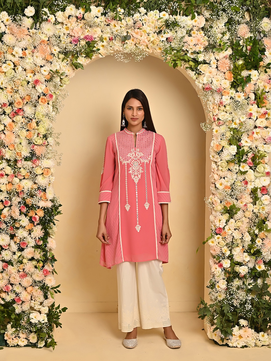 

Lakshita Ethnic Motifs Embroidered Mirror Work Cotton Kurta, Pink