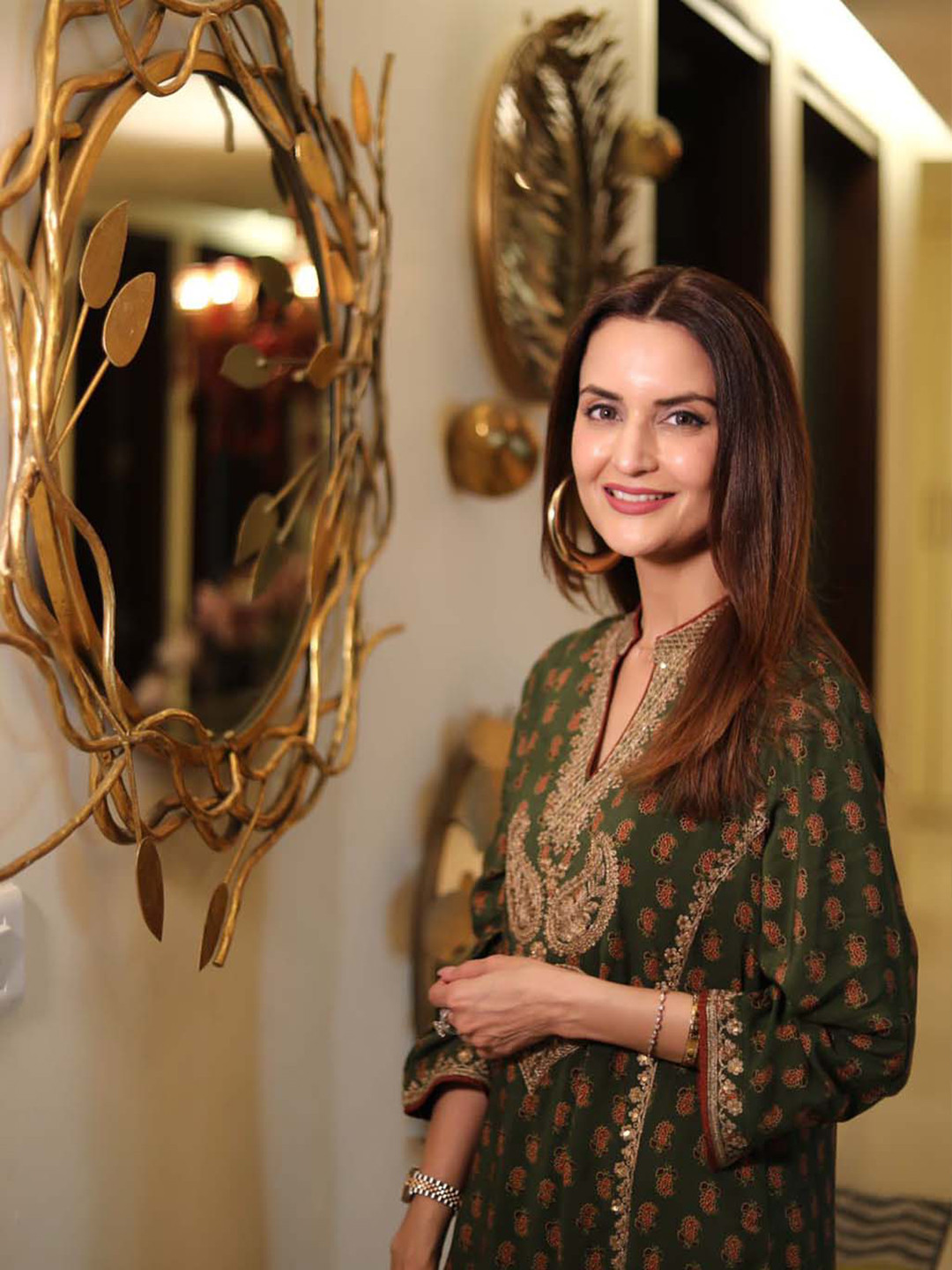

Lakshita Paisley Printed Sequins Mandarin Collar Kurta, Green