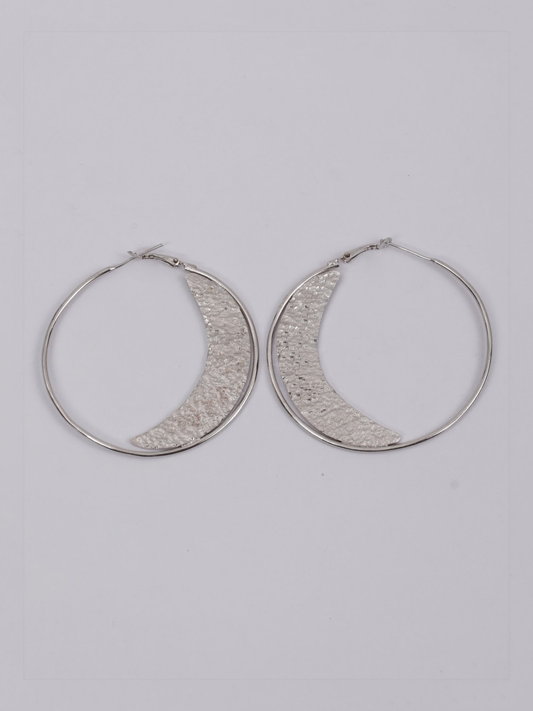 

TANN TRIM Crescent Large Hoops, Silver