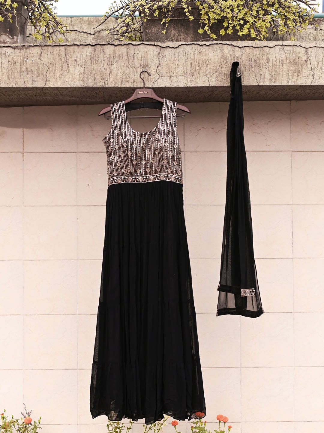

Meena Bazaar Embroidered Georgette Dress With Dupatta, Black