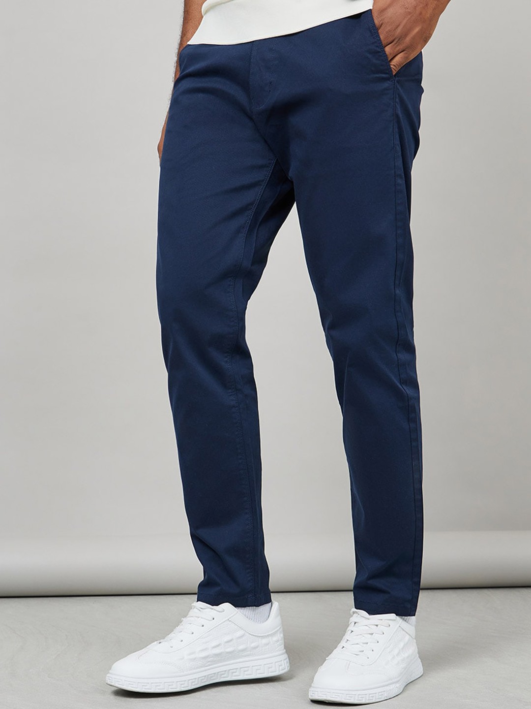 

Styli Men Slim Fit Mid-Rise Stretchable Chinos, Navy blue
