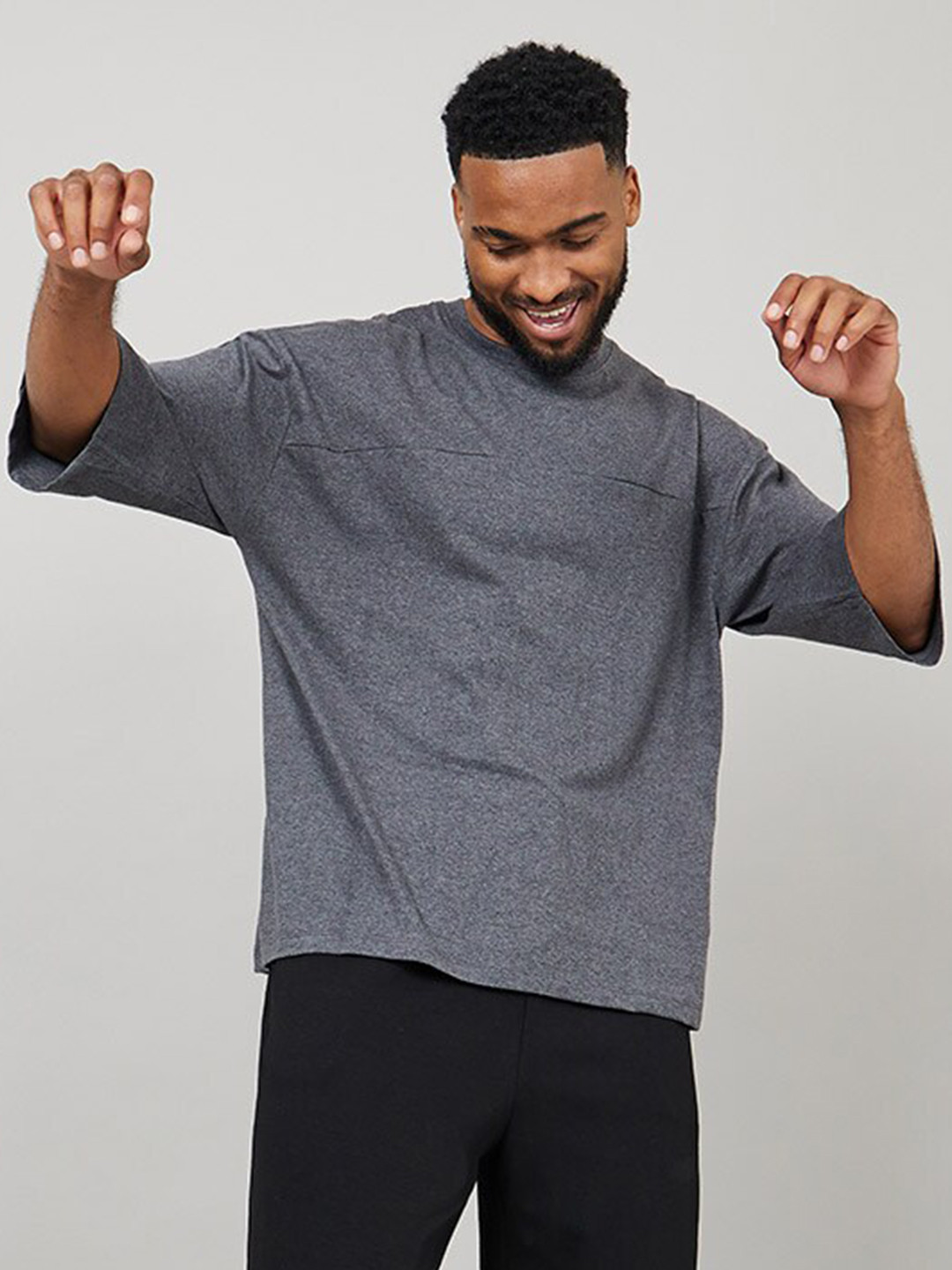

Styli Men Solid Round Neck Knitted Boxy T-Shirt with Cut & Sew Detail, Grey