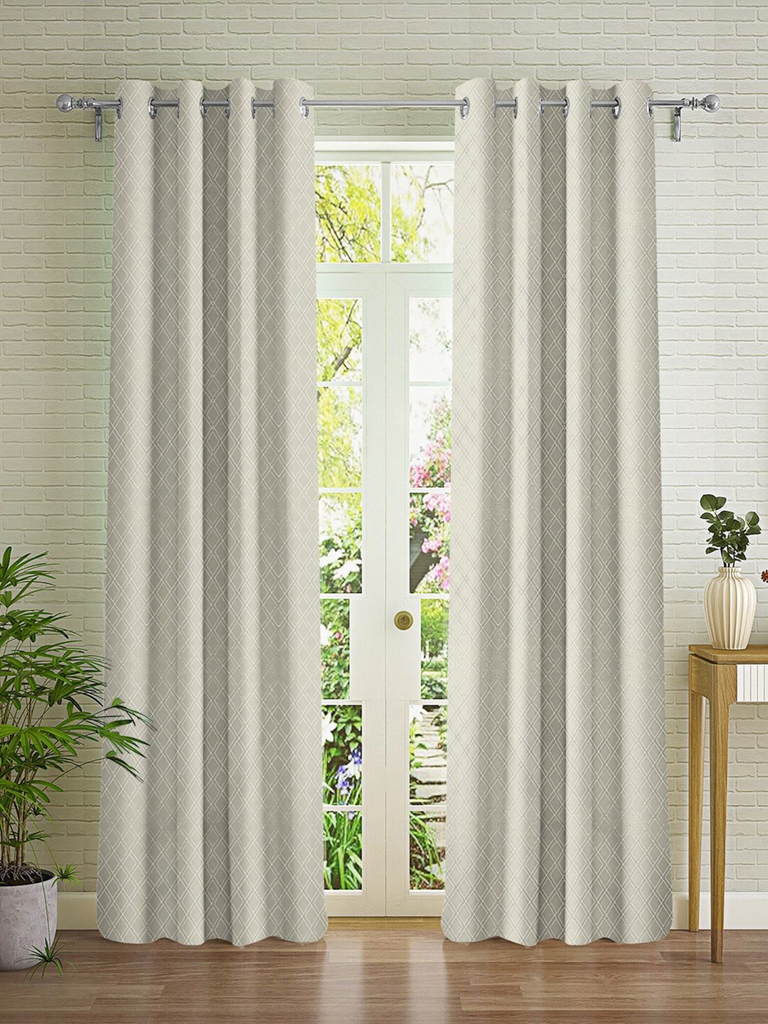 

Cortina White & Silver-Toned 2 Pieces Geometric Printed Door Curtain