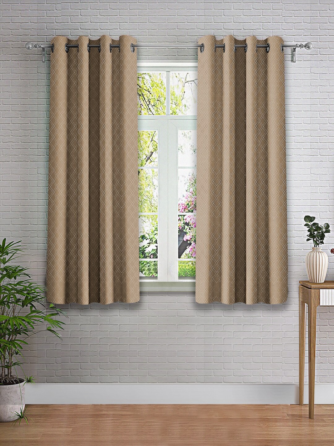 

Cortina Brown & White 2 Pieces Geometric Printed Window Curtain