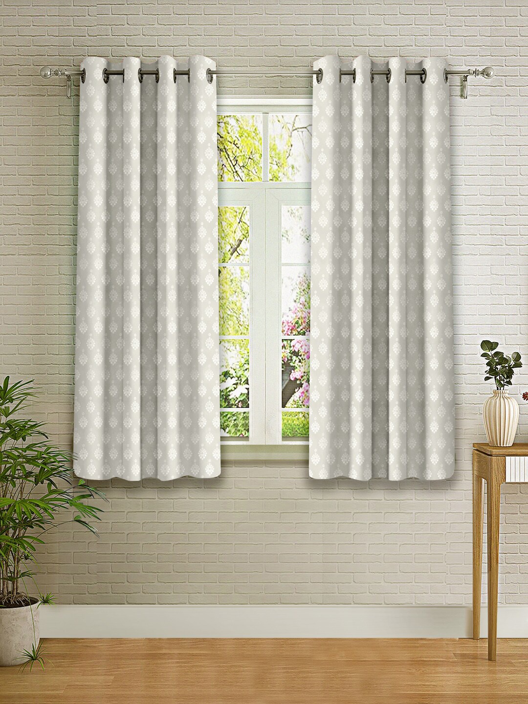 

Cortina White & Grey 2 Pieces Ethnic Motifs Window Curtain