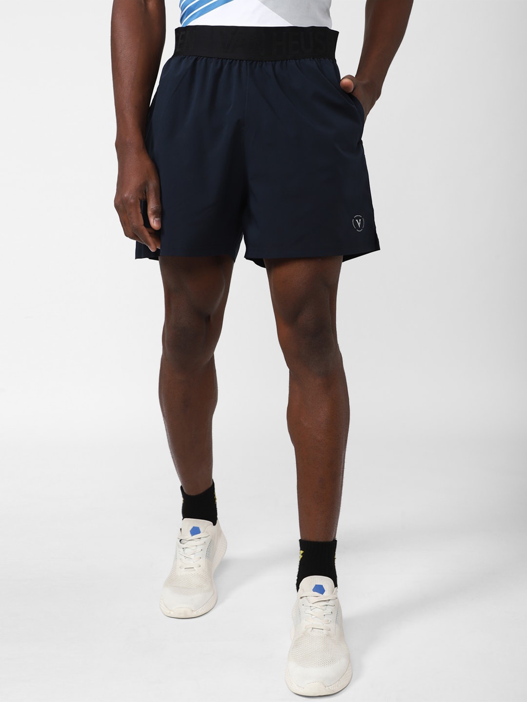 

Van Heusen Men Mid-Rise Sports Shorts, Navy blue