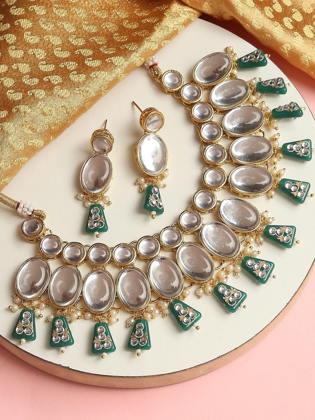 

OOMPH Kundan-Studded Jewellery Set, Gold