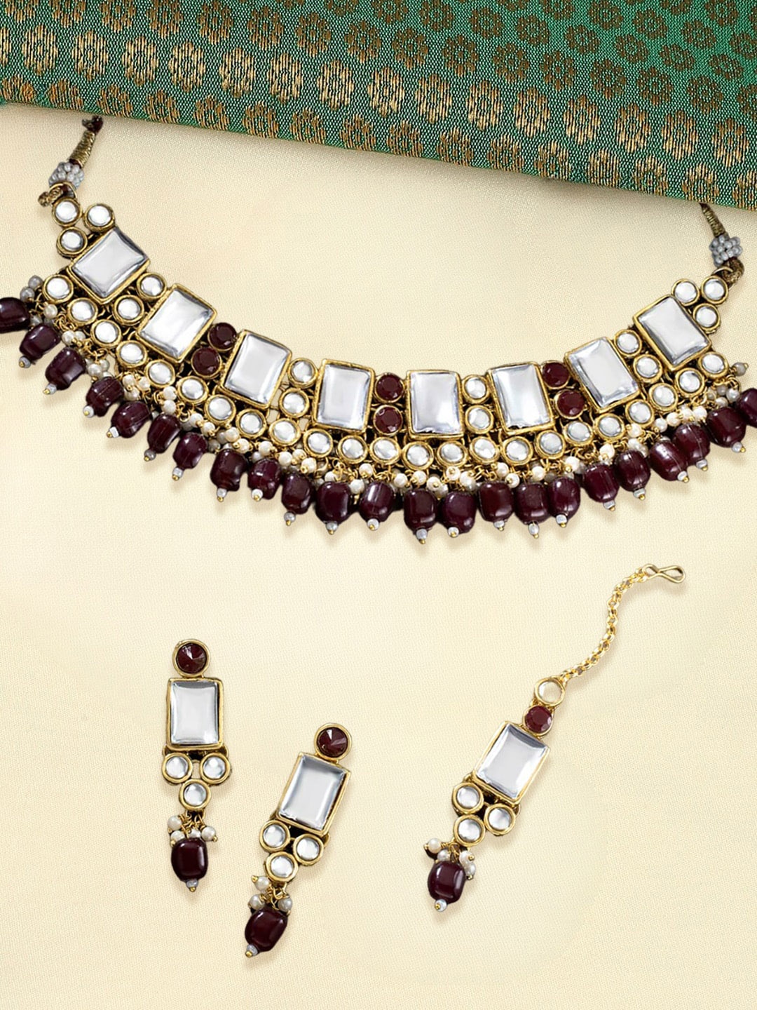 

OOMPH Kundan-Studded & Beaded Jadau Jewellery Set, Gold