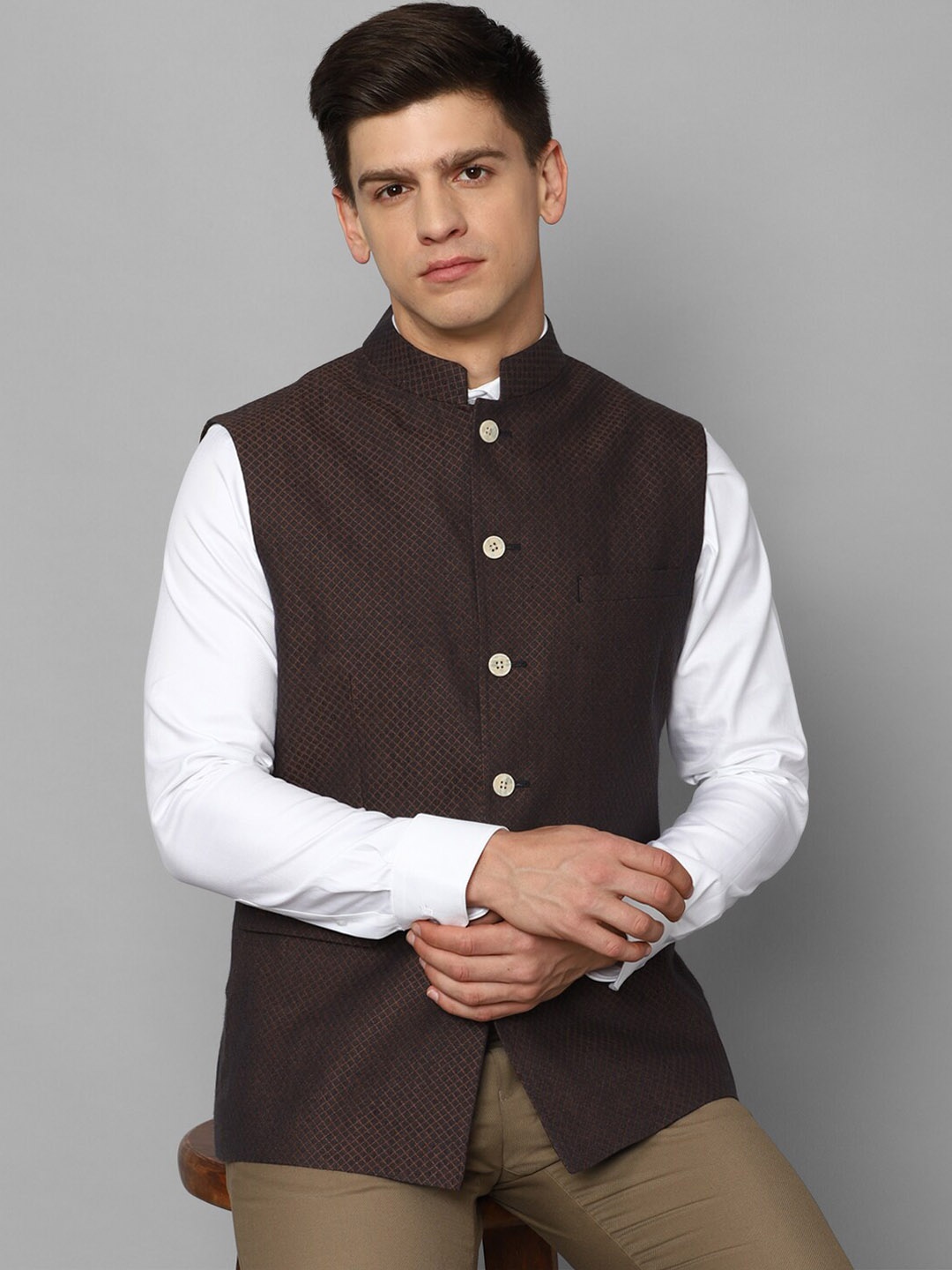 

Louis Philippe Men Checked Nehru Jacket, Brown