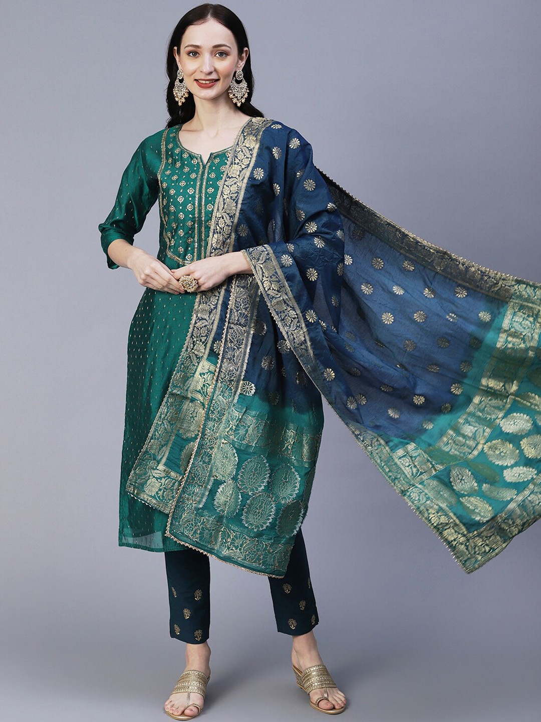 

FASHOR Notched Neck Ethnic Motifs Yoke Design Zari Kurta With Dupatta, Green