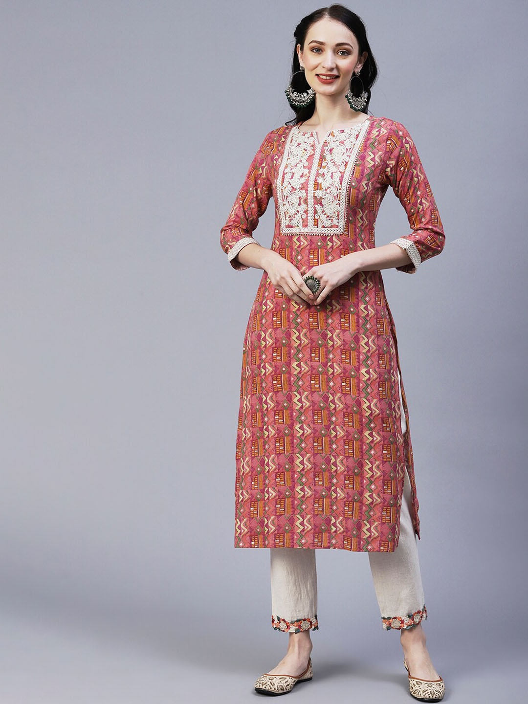 

FASHOR Geometric Printed Screen Print Notched Neck Thread Work Straight Kurta, Pink