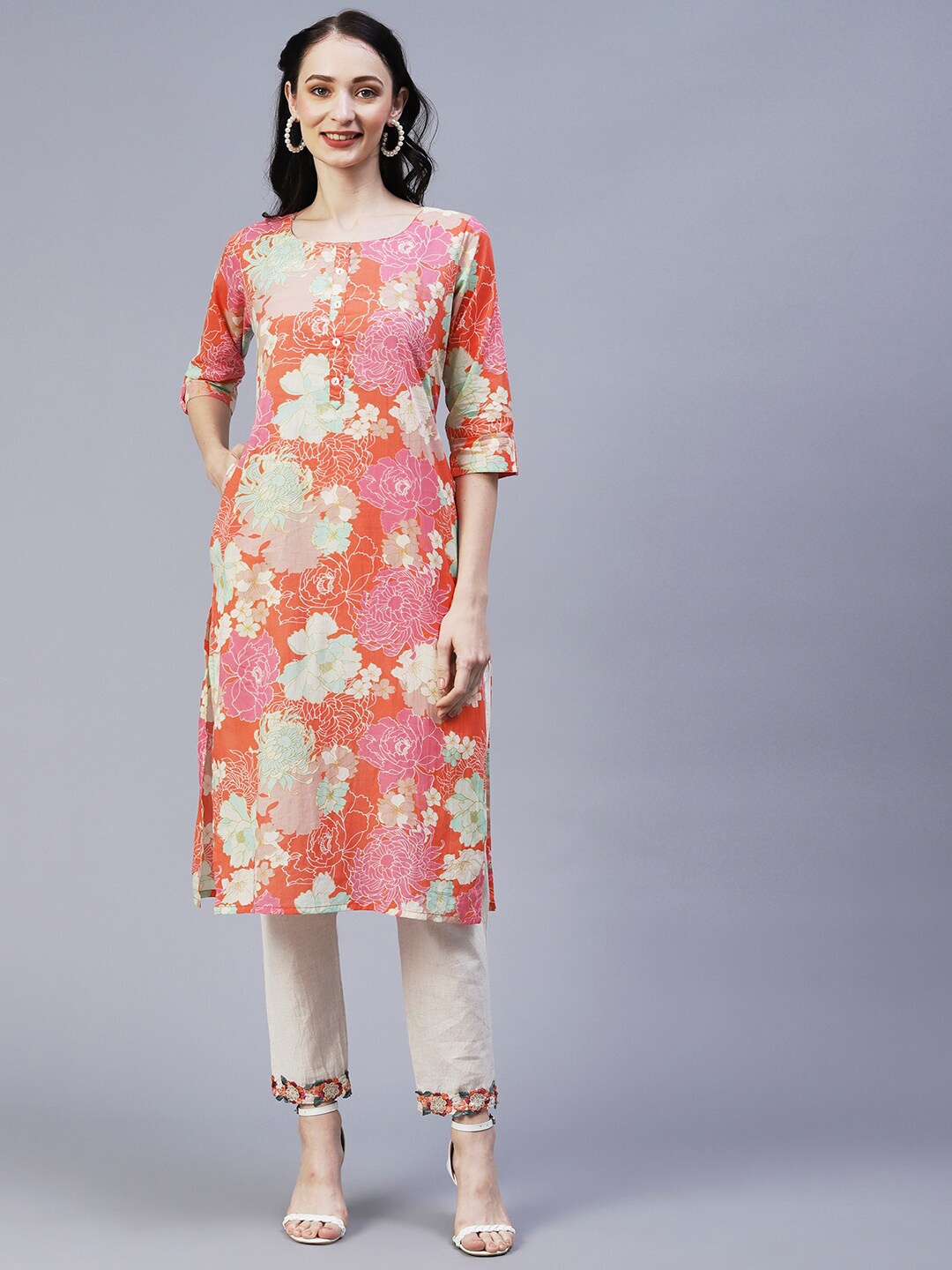 

FASHOR Floral Printed Screen Print Roll Up Sleeves Straight Kurta, Red