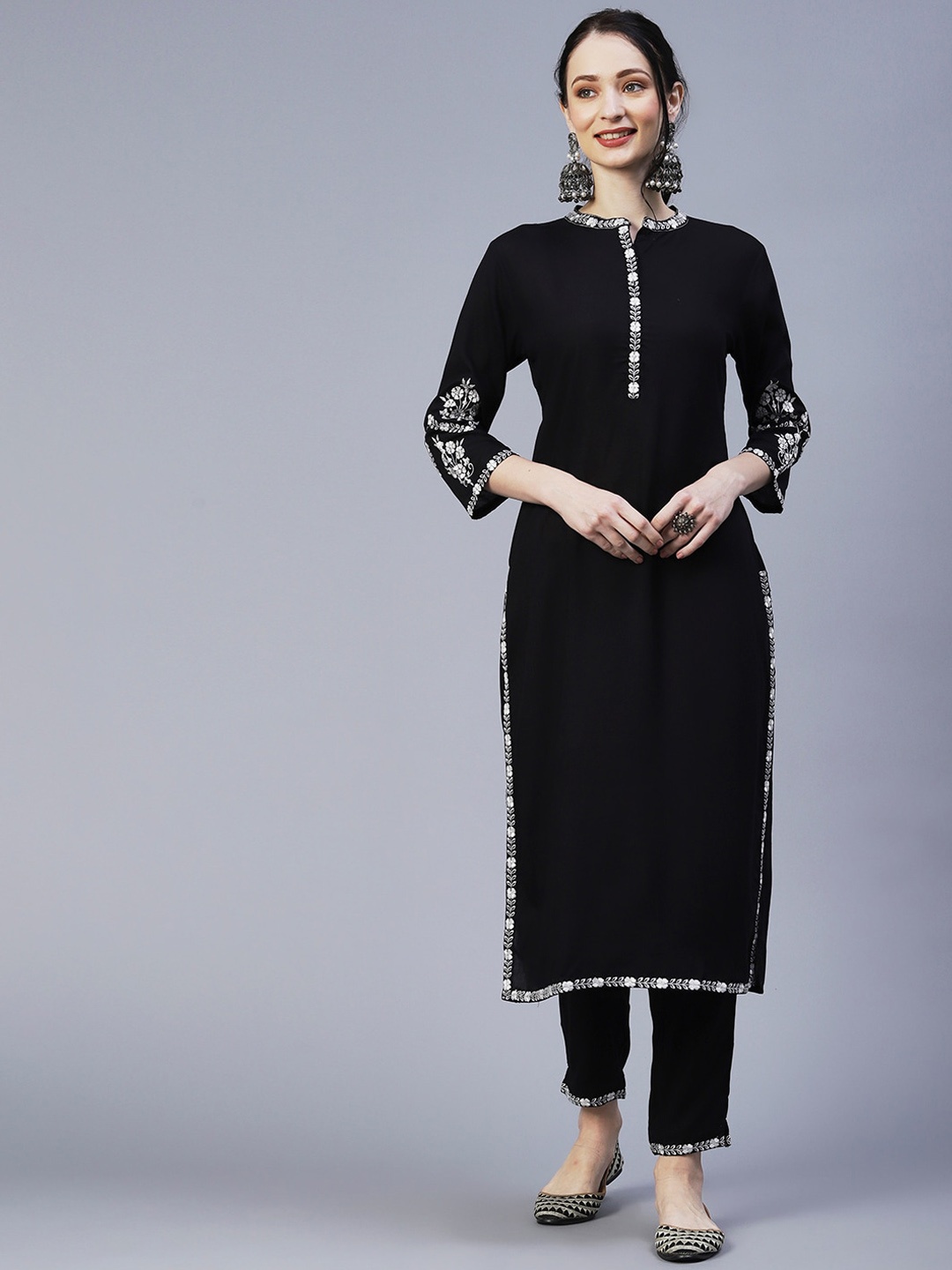 

FASHOR Ethnic Motifs Embroidered Zari Band Collar Kurta with Trousers, Black