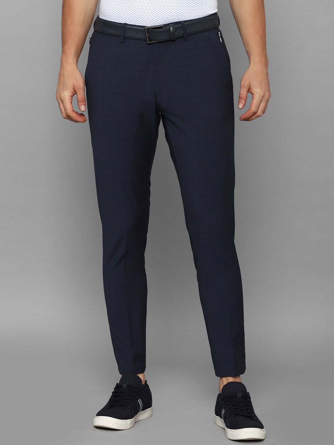 

Louis Philippe Sport Men Slim Fit Mid-Rise Trousers, Navy blue