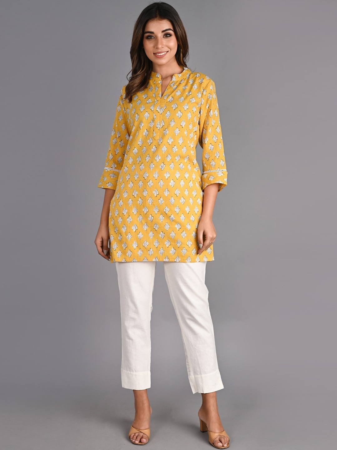 

Do Dhaage Printed Straight Pure Cotton Kurti, Yellow