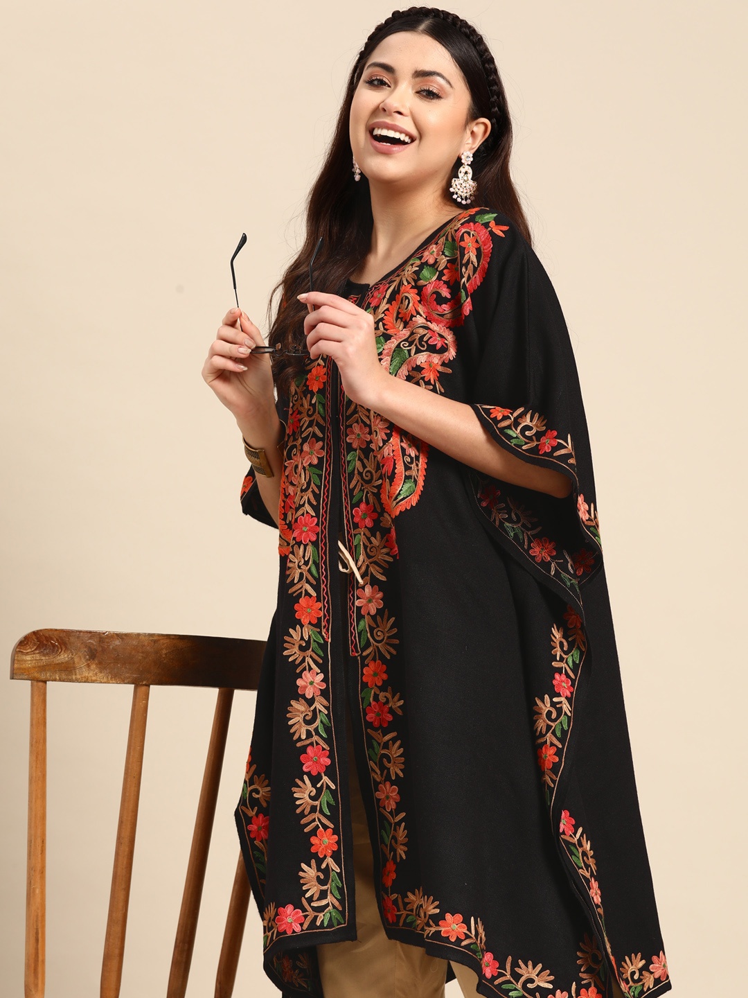 

Sangria Floral Embroidered Flared Sleeves Jacquard Kaftan Kurta, Black