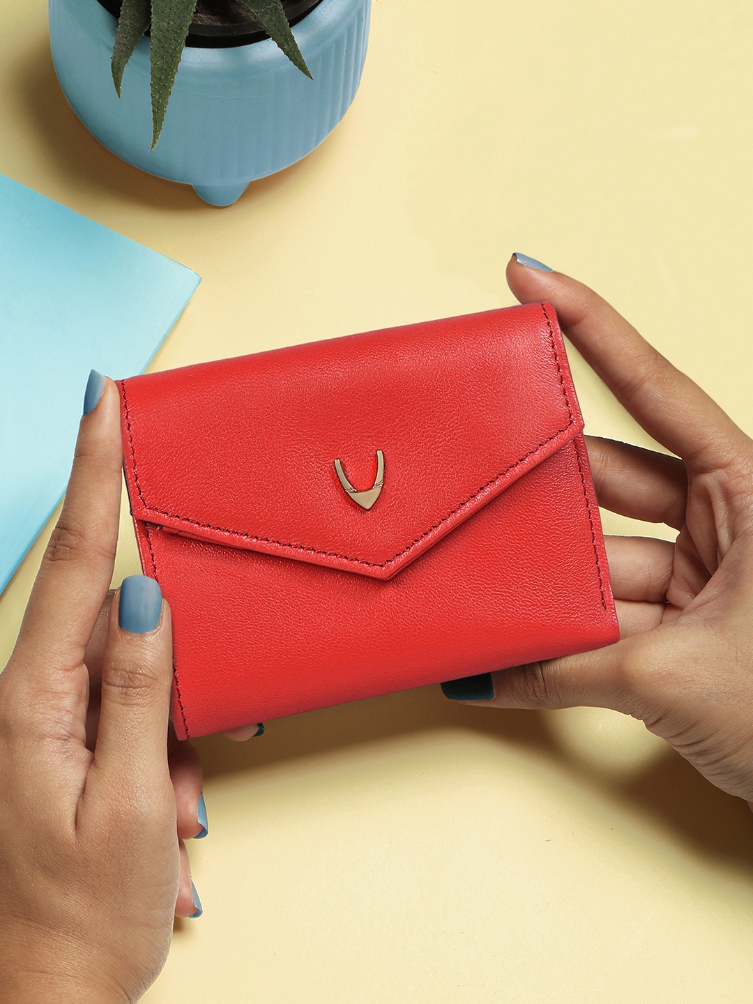 

Hidesign Women Leather Two Fold Wallet, Red