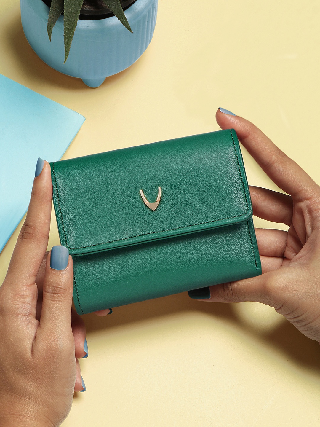 

Hidesign Women Leather Three Fold Wallet, Green