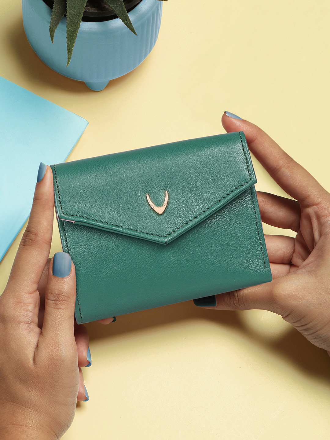 

Hidesign Women Leather Three Fold Wallet, Sea green