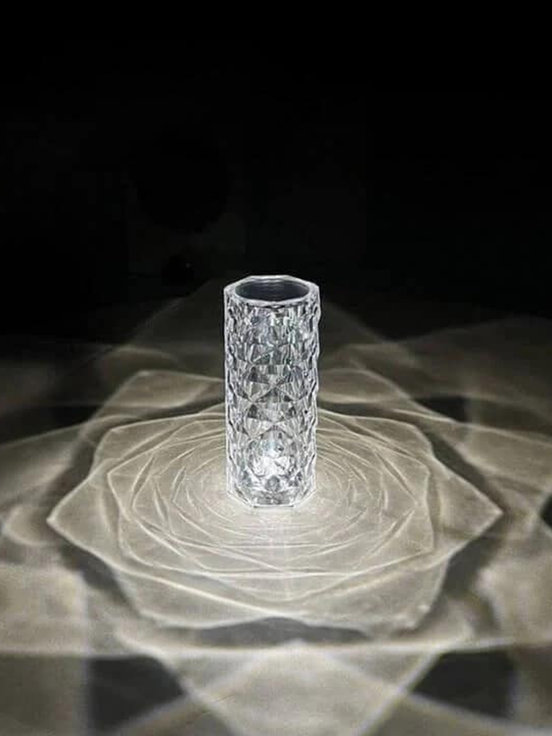 

THE ARTMENT Transparent Bloom Crystal Lamp