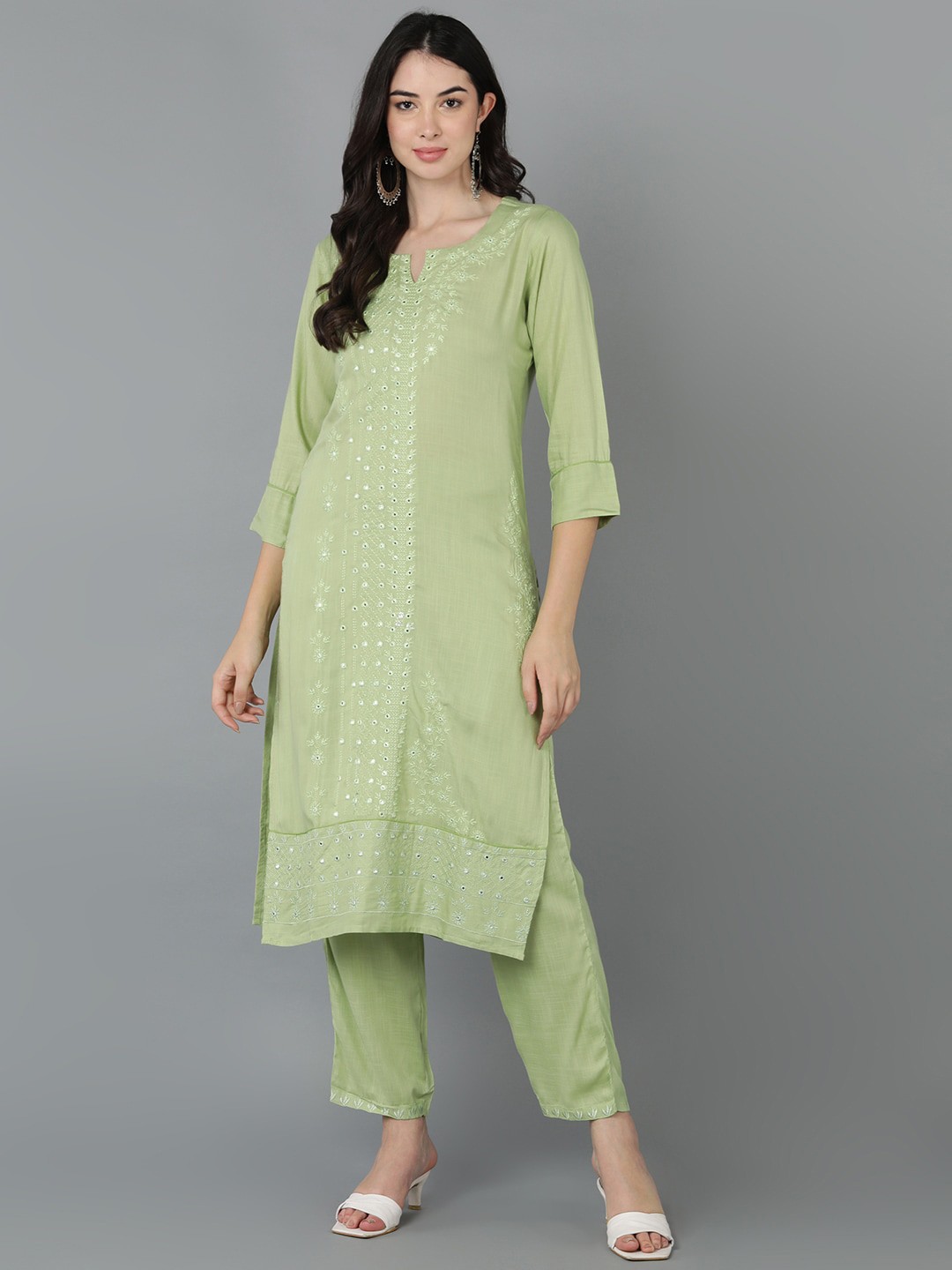 

VAHSON Floral Embroidered Mirror Work Kurta with Trousers, Green