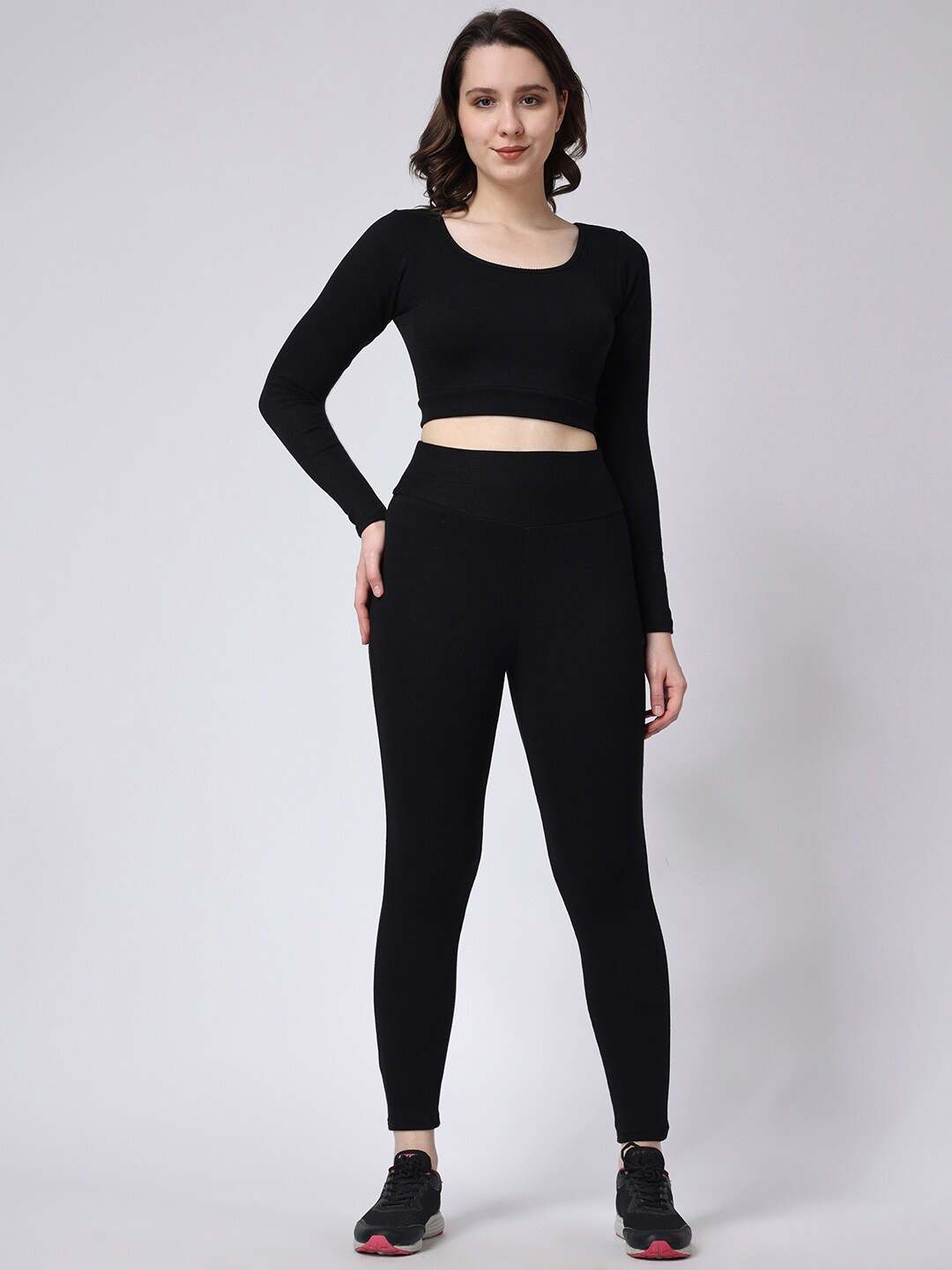 

The Label Bar Stretchable High-Rise Ankle-Length Sports Top With Tights, Black