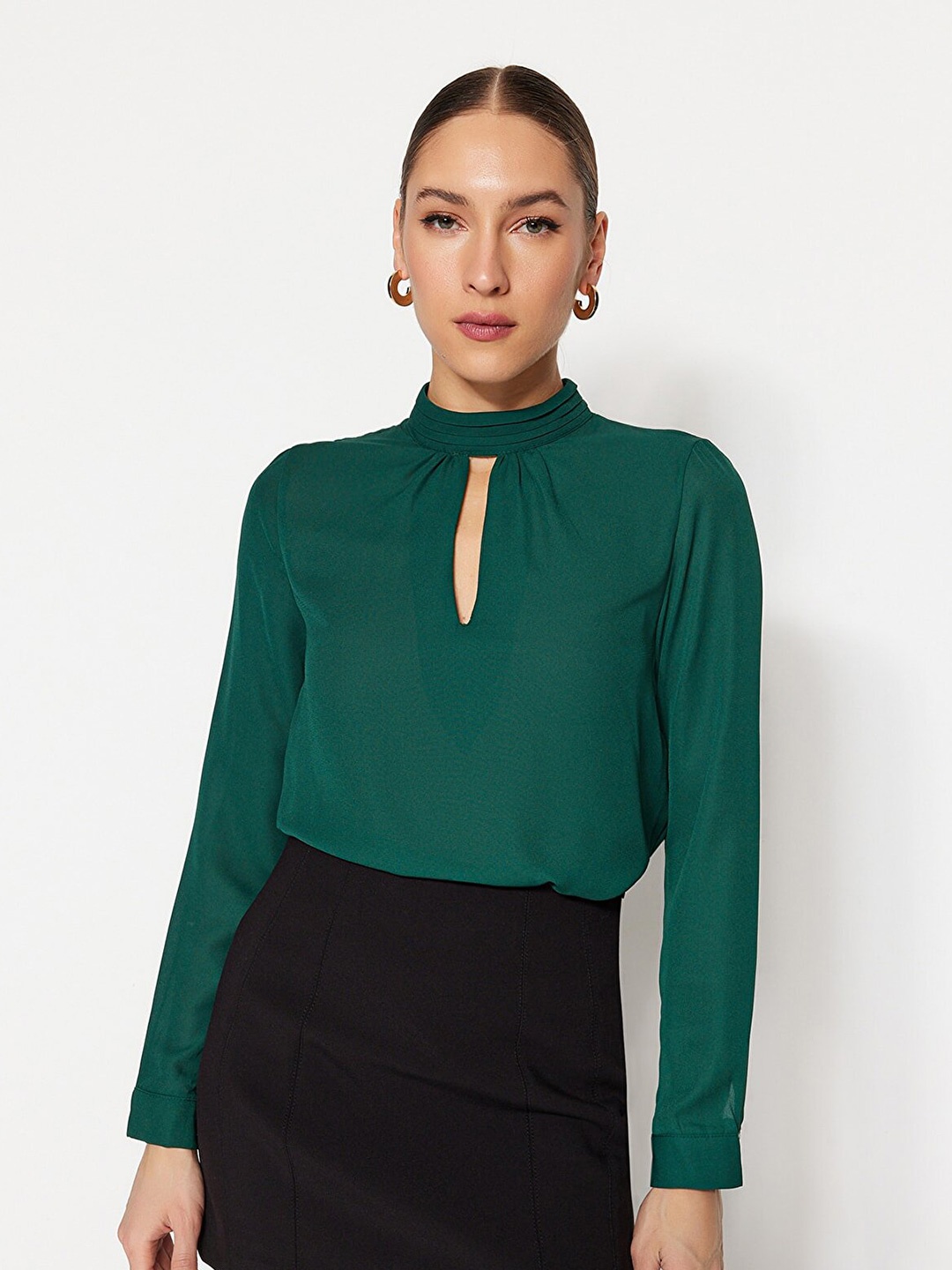 

Trendyol Keyhole Neck Cuffed Sleeves Top, Green