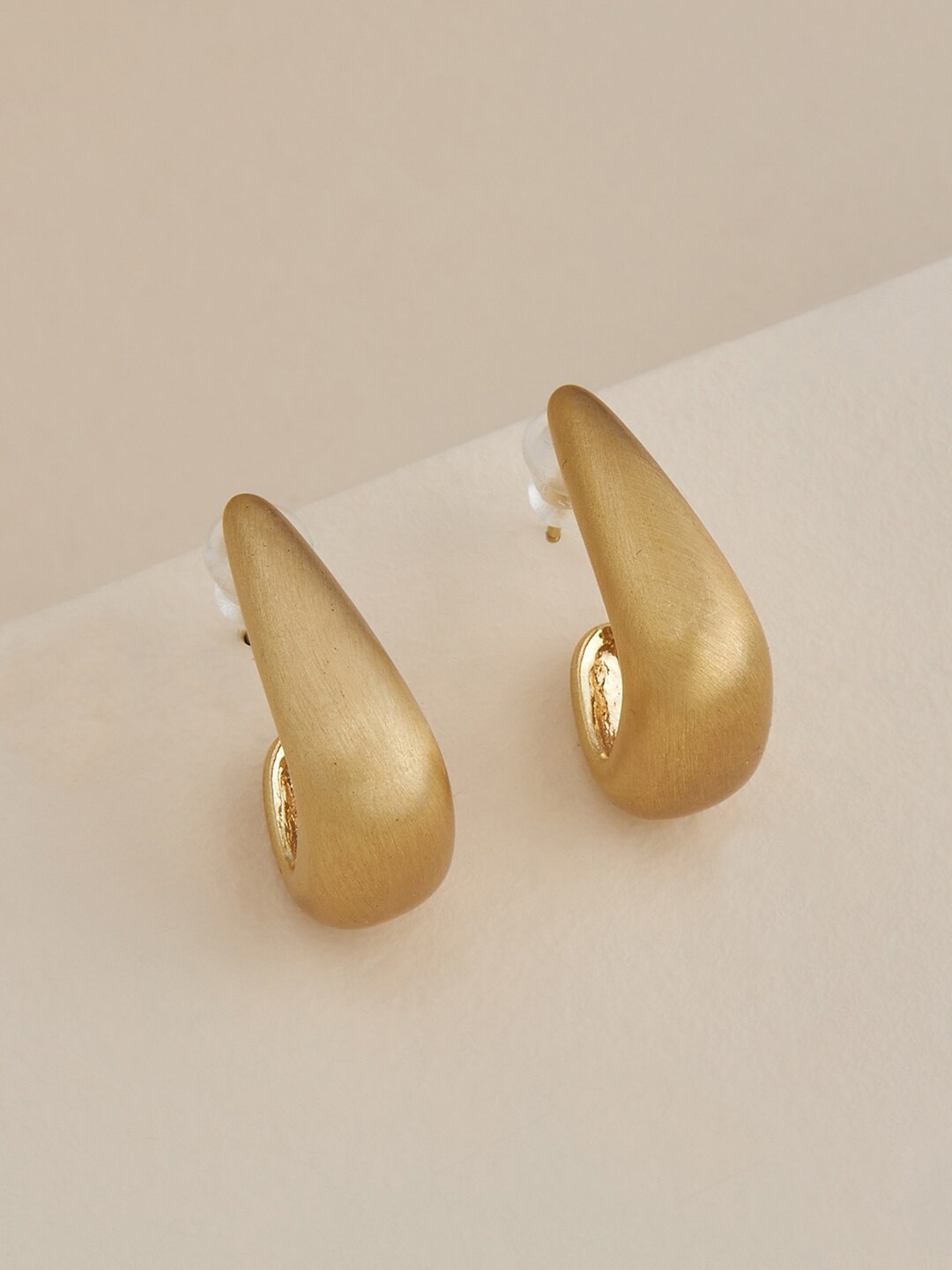 

Kushal's Fashion Jewellery Gold-Plated Contemporary Studs Earrings