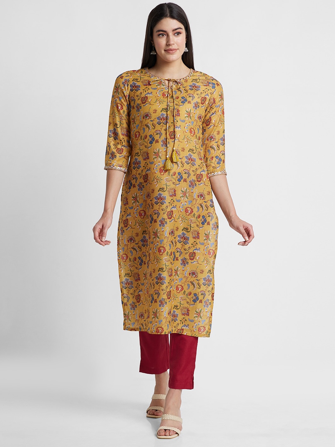 

Globus Floral Printed Tie Up Neck Kurta, Mustard